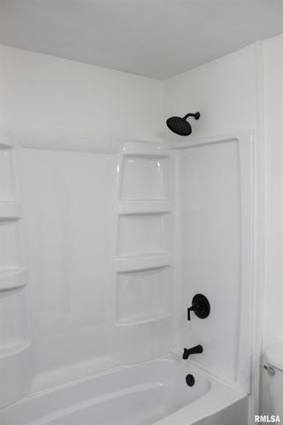 1443 E KNOX Street, Galesburg, IL 61401