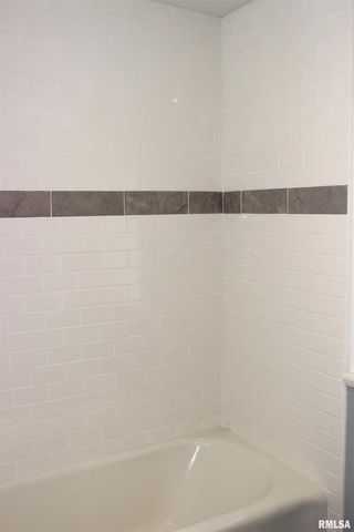 1443 E KNOX Street, Galesburg, IL 61401