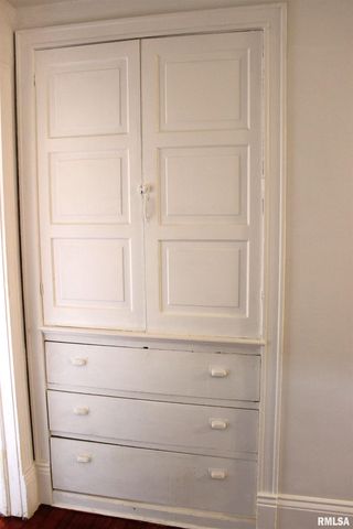 1443 E KNOX Street, Galesburg, IL 61401