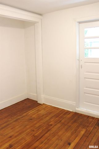 1443 E KNOX Street, Galesburg, IL 61401