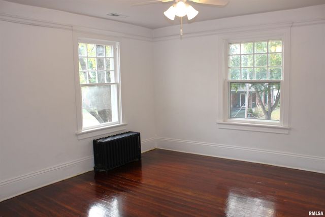 1443 E KNOX Street, Galesburg, IL 61401