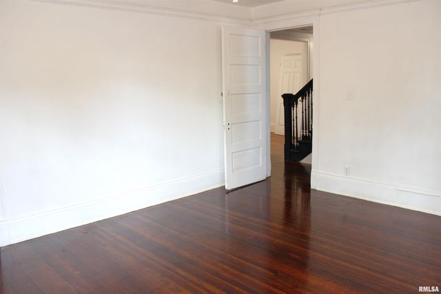 1443 E KNOX Street, Galesburg, IL 61401