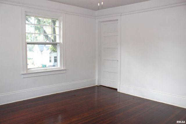 1443 E KNOX Street, Galesburg, IL 61401