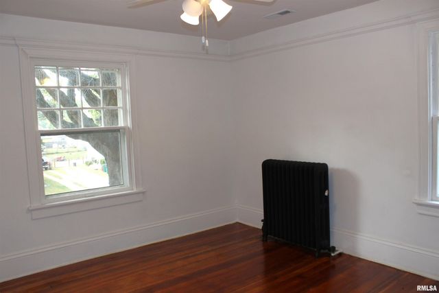 1443 E KNOX Street, Galesburg, IL 61401