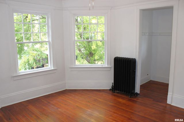 1443 E KNOX Street, Galesburg, IL 61401