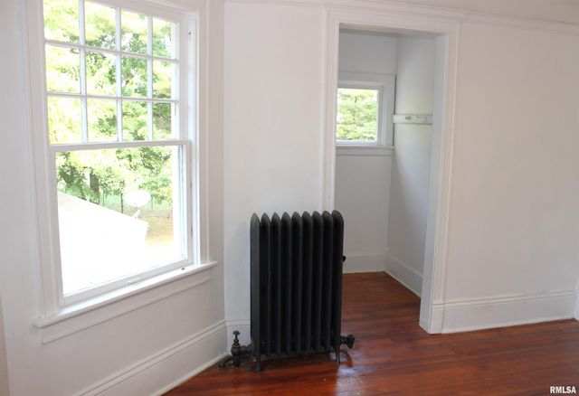 1443 E KNOX Street, Galesburg, IL 61401