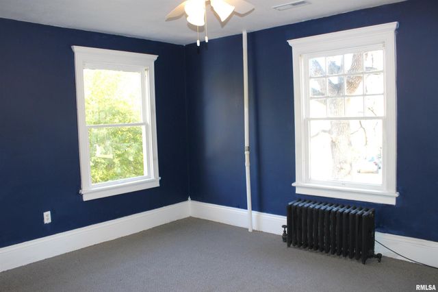 1443 E KNOX Street, Galesburg, IL 61401