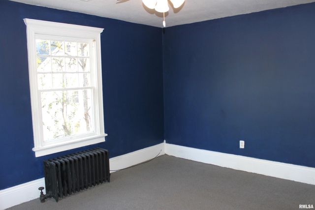 1443 E KNOX Street, Galesburg, IL 61401