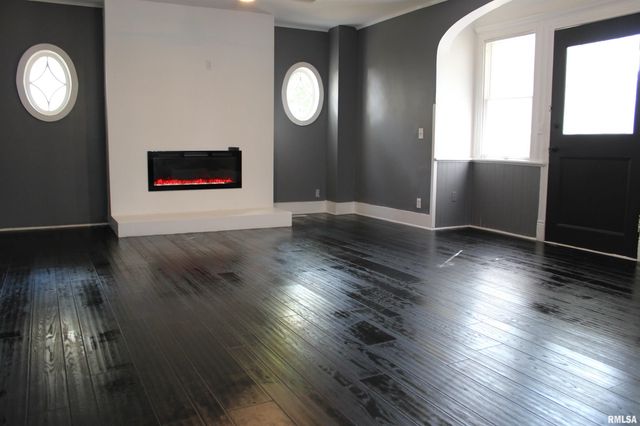 1443 E KNOX Street, Galesburg, IL 61401