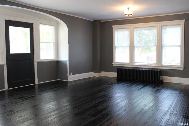 1443 E KNOX Street, Galesburg, IL 61401