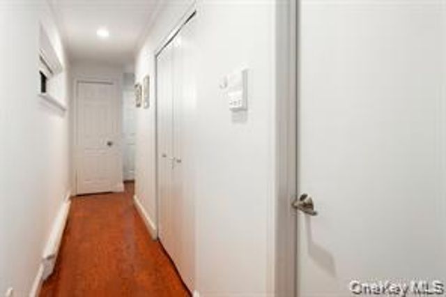 21 Canterbury Road 6, Great Neck, NY 11021