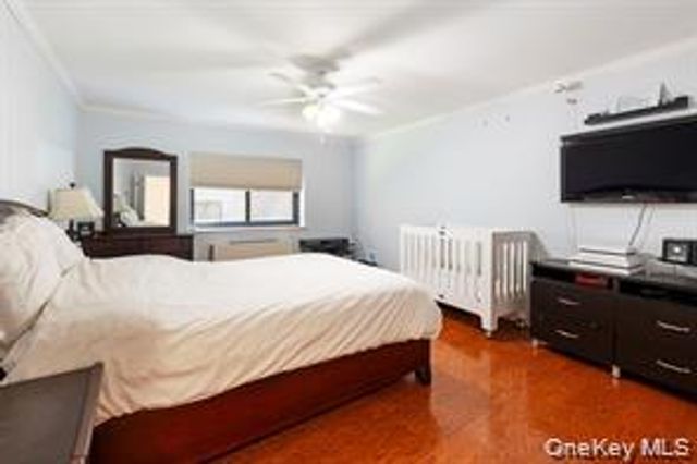 21 Canterbury Road 6, Great Neck, NY 11021