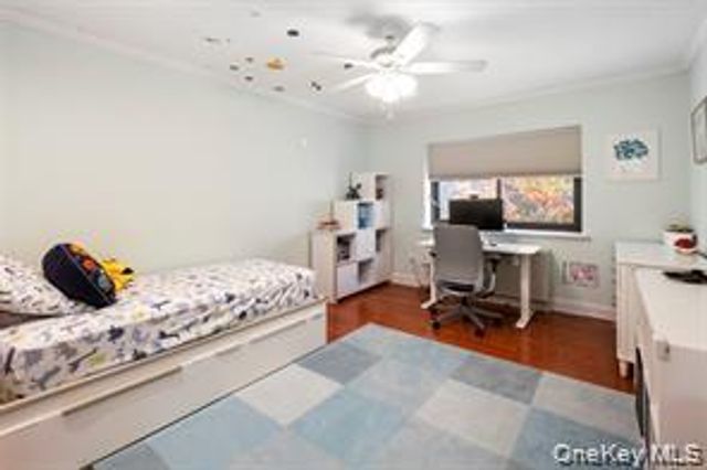 21 Canterbury Road 6, Great Neck, NY 11021