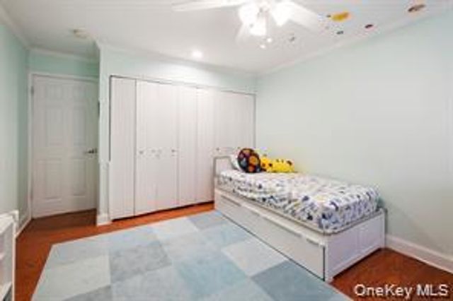 21 Canterbury Road 6, Great Neck, NY 11021