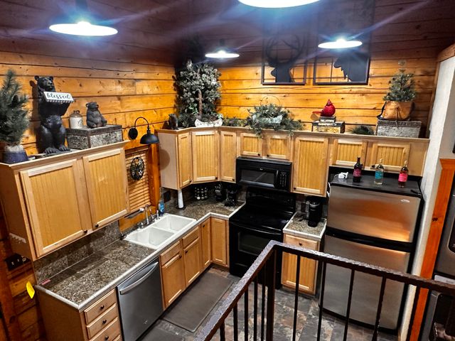 264 Oak Ridge Road, Branson, MO 65616