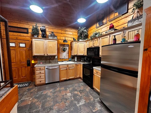 264 Oak Ridge Road, Branson, MO 65616