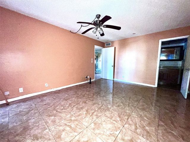 3321 NW 47th Terrace 232, Lauderdale Lakes, FL 33319