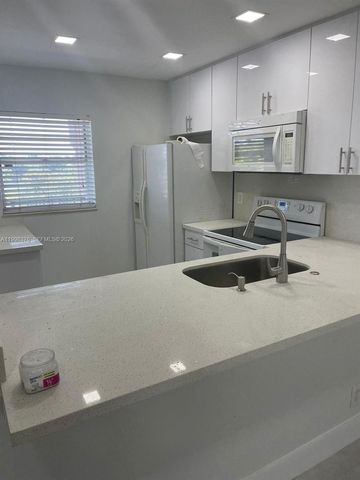 9460 Tangerine Pl 404, Davie, FL 33324