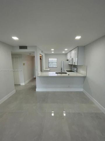 9460 Tangerine Pl 404, Davie, FL 33324