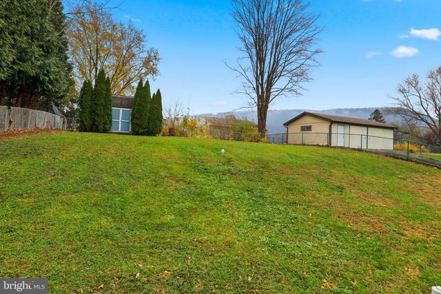 715 CLASTER BLVD, Dauphin, PA 17018