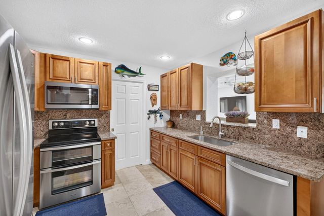 943 NAUTILUS Isle, Dania Beach, FL 33004