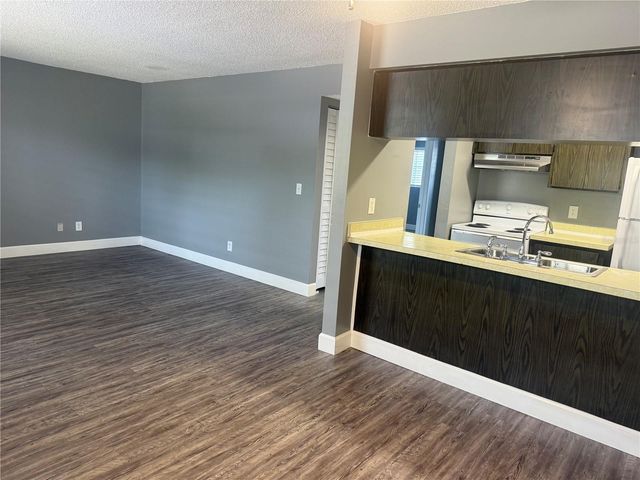 900 70TH STREET N 102, St Petersburg, FL 33710