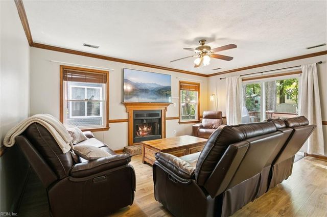486 Wyn DR, Newport News, VA 23608