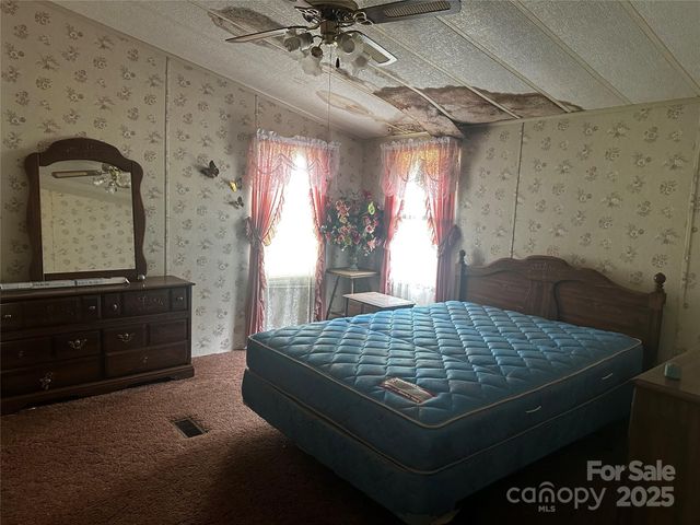 731 Pigeon Roost Road, Green Mountain, NC 28740