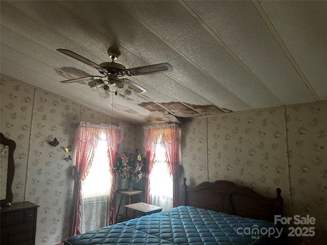 731 Pigeon Roost Road, Green Mountain, NC 28740