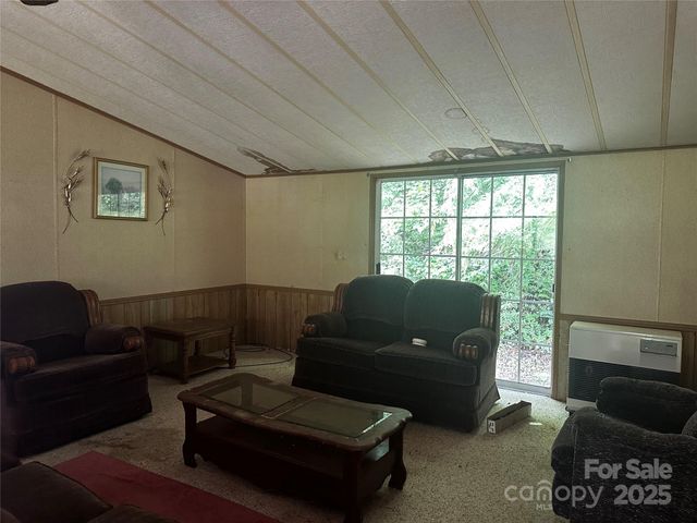 731 Pigeon Roost Road, Green Mountain, NC 28740