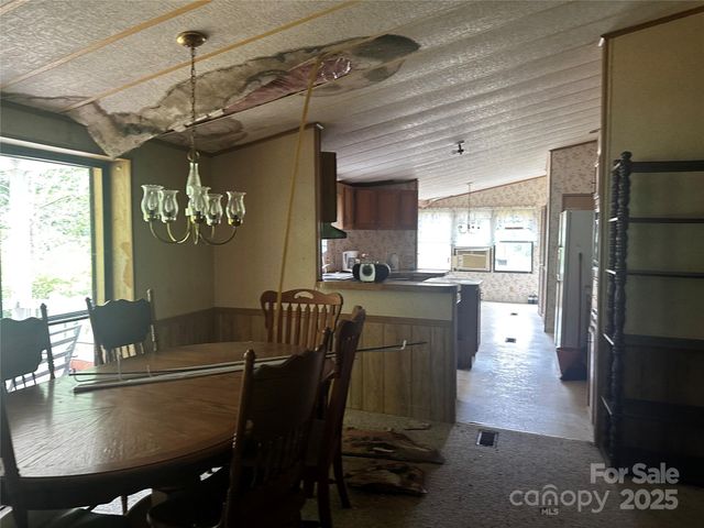 731 Pigeon Roost Road, Green Mountain, NC 28740