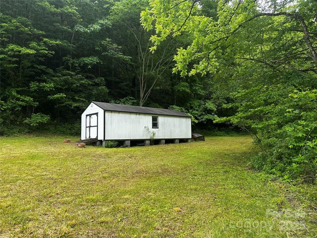 731 Pigeon Roost Road, Green Mountain, NC 28740
