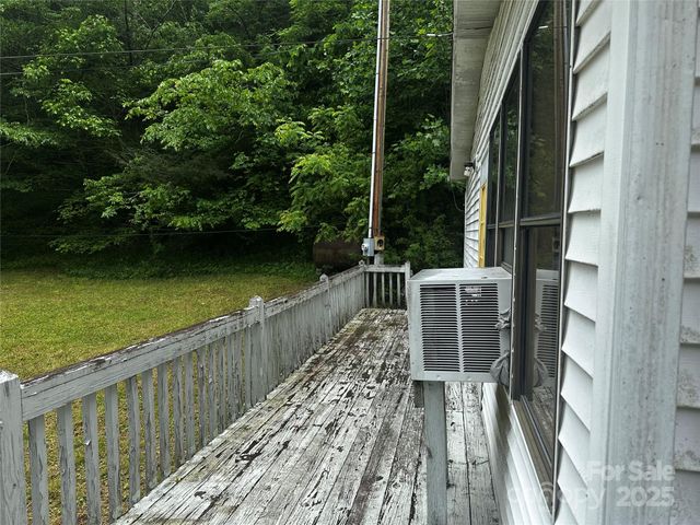 731 Pigeon Roost Road, Green Mountain, NC 28740