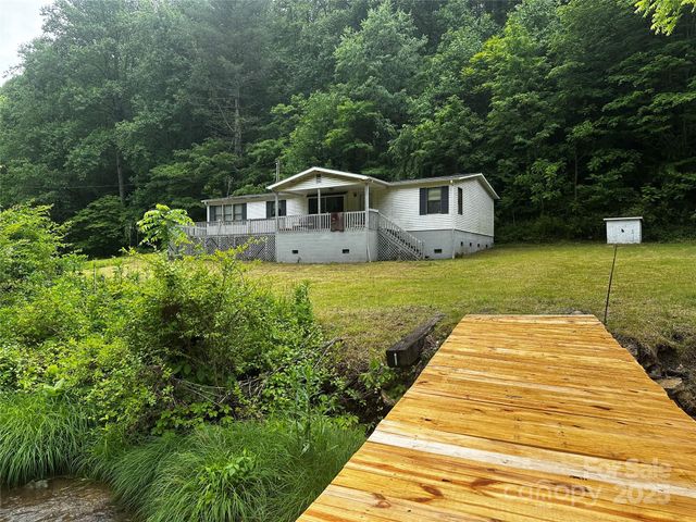 731 Pigeon Roost Road, Green Mountain, NC 28740