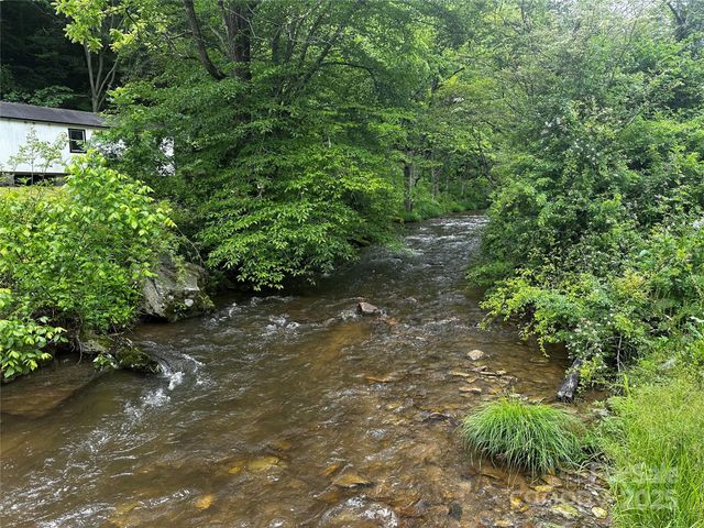 731 Pigeon Roost Road, Green Mountain, NC 28740