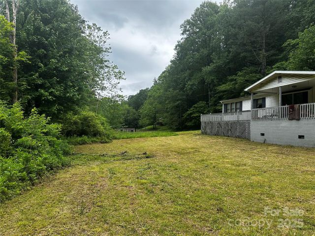 731 Pigeon Roost Road, Green Mountain, NC 28740