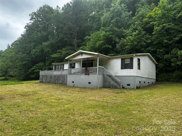 731 Pigeon Roost Road, Green Mountain, NC 28740