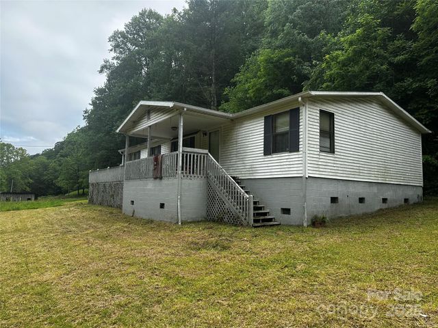 731 Pigeon Roost Road, Green Mountain, NC 28740