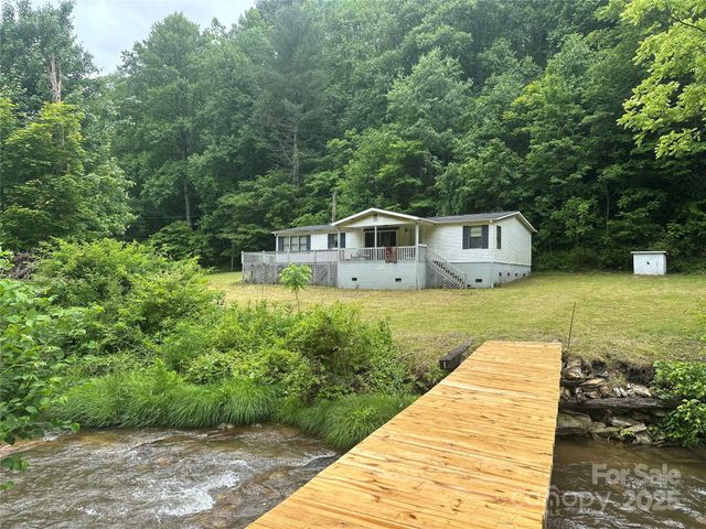 731 Pigeon Roost Road, Green Mountain, NC 28740