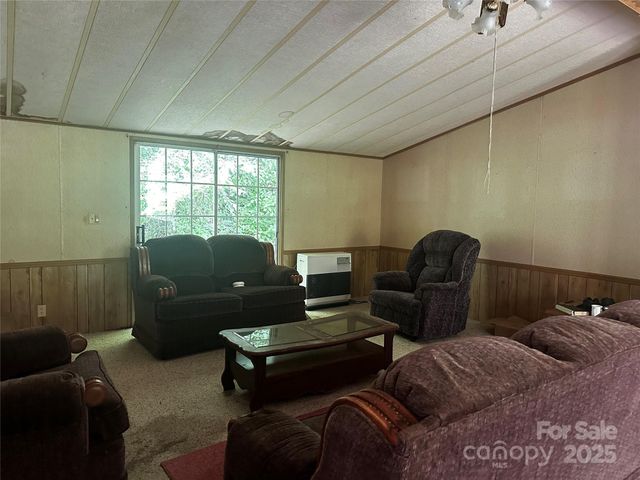 731 Pigeon Roost Road, Green Mountain, NC 28740