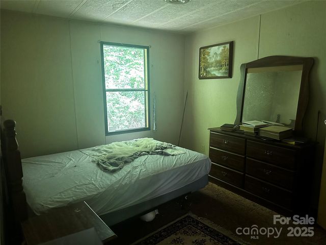 731 Pigeon Roost Road, Green Mountain, NC 28740