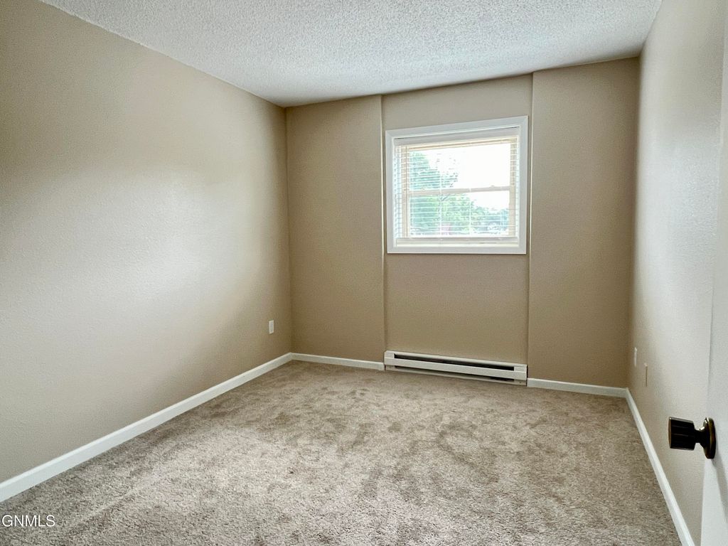 314 4th Street NE, Valley City, ND 58072 photo 10