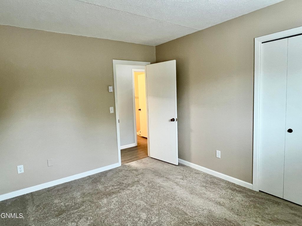 314 4th Street NE, Valley City, ND 58072 photo 14