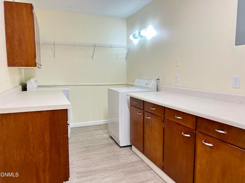 314 4th Street NE, Valley City, ND 58072 photo 15