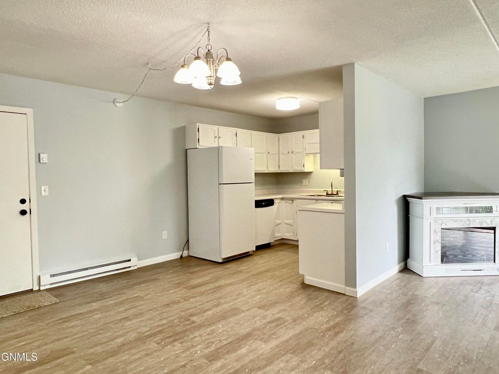 314 4th Street NE, Valley City, ND 58072 photo 3