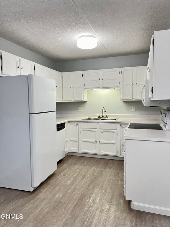 314 4th Street NE, Valley City, ND 58072 photo 6