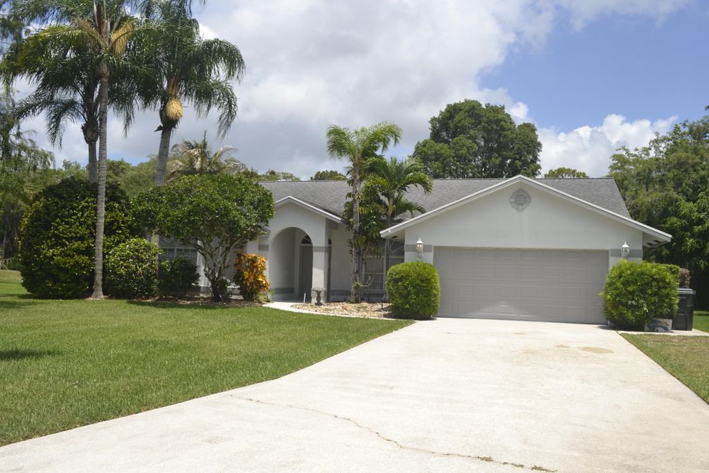 1104 Raintree Lane, Wellington, FL 33414