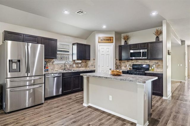9209 NW 71st Street, Yukon, OK 73099