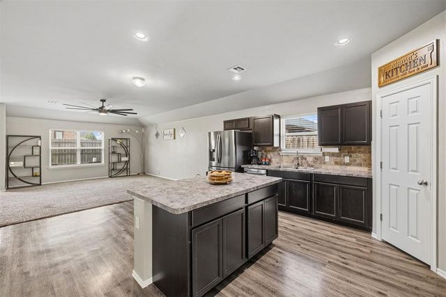 9209 NW 71st Street, Yukon, OK 73099
