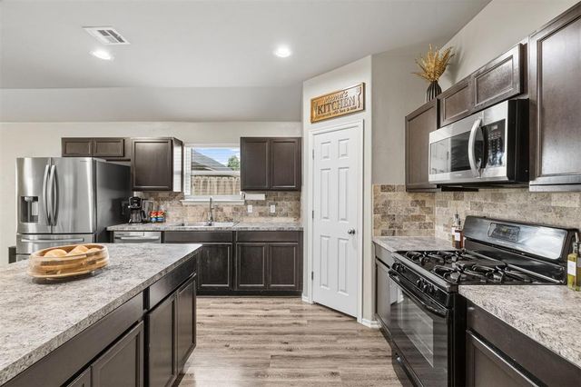 9209 NW 71st Street, Yukon, OK 73099